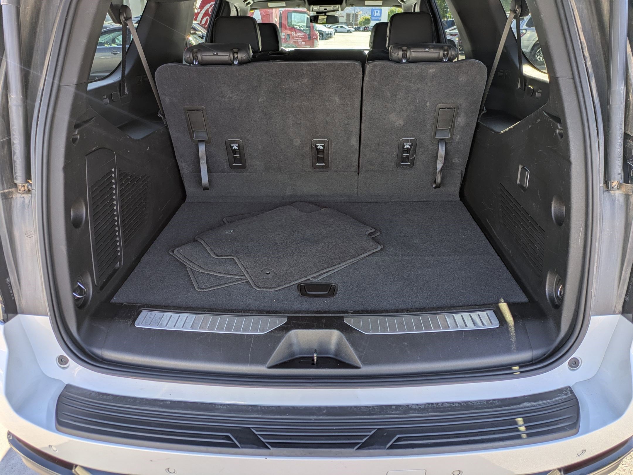 Used 2025 Chevrolet Suburban Z71 AWD/4WD image 33