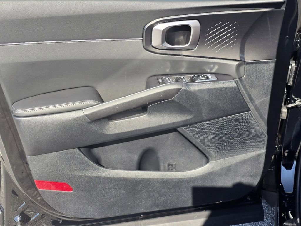 Certified 2025 Kia Sorento S w/ Panoramic Sunroof Package image 12