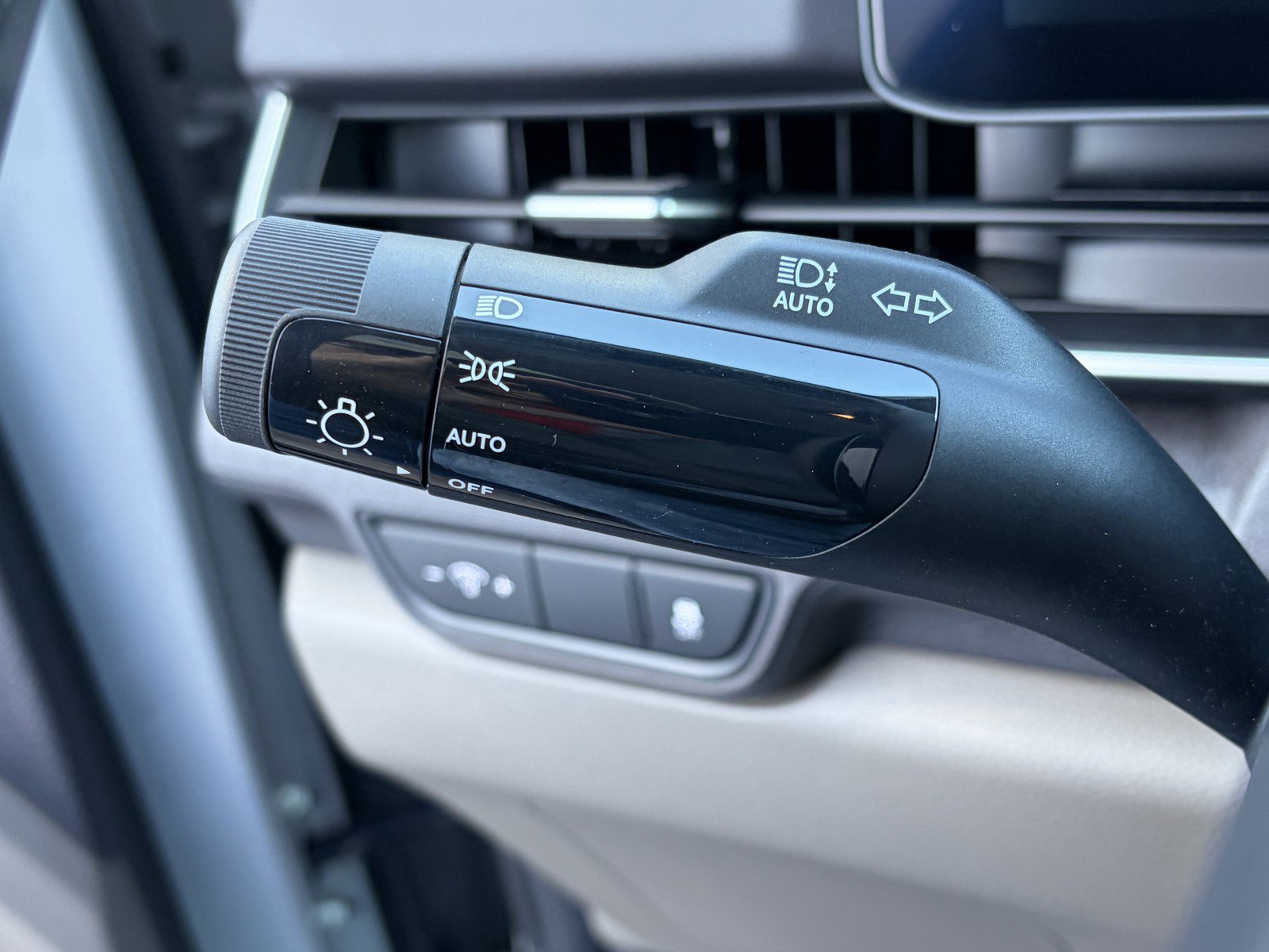 Used 2026 Kia Carnival EX FWD image 25