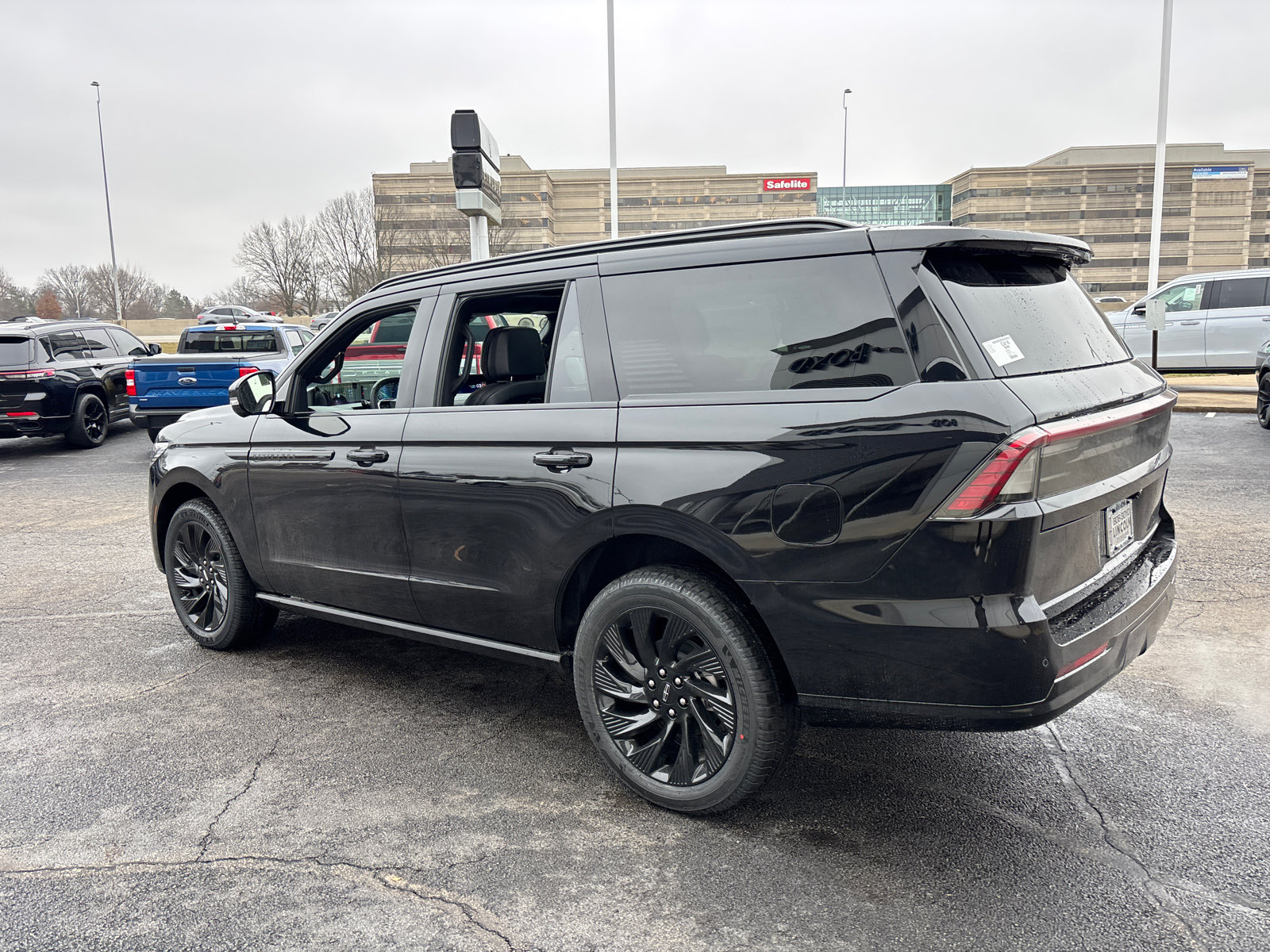 New 2026 Lincoln Navigator Reserve w/ Jet Appearance Package AWD/4WD image 5