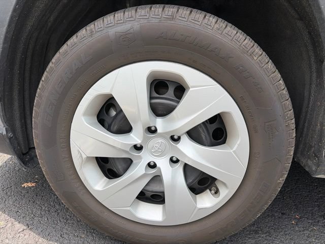 Used 2020 Toyota RAV4 LE w/ All Weather Liner Package AWD/4WD image 11