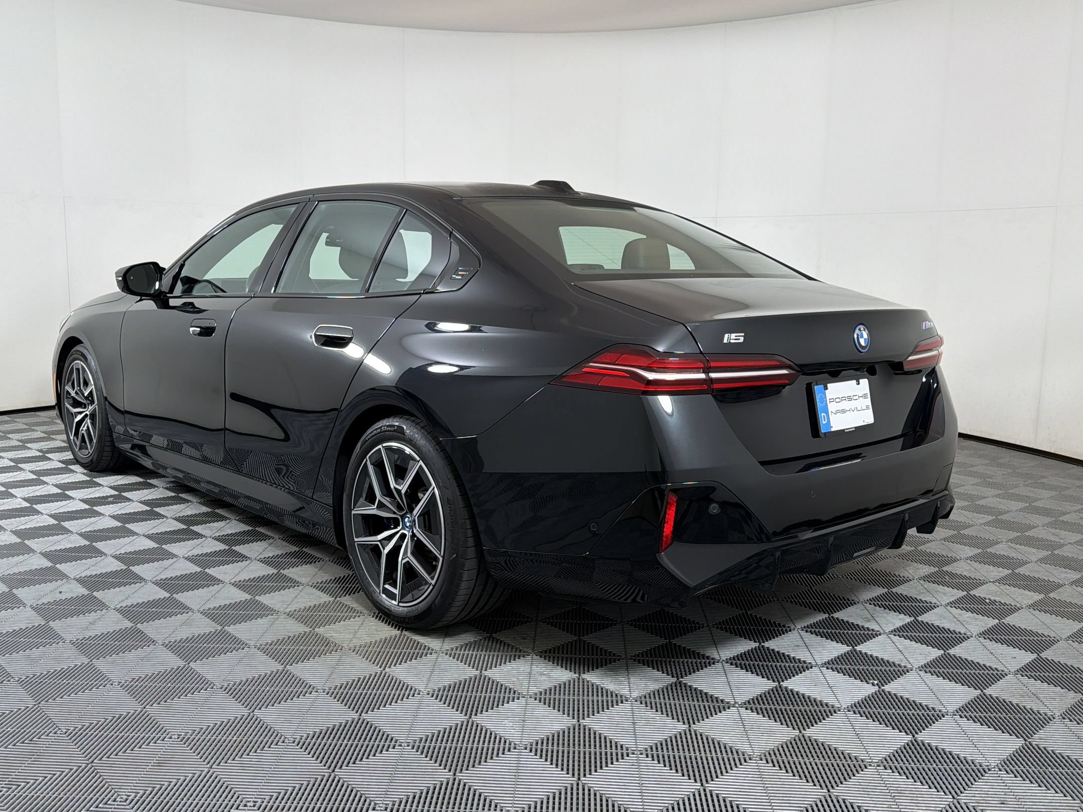 Used 2024 BMW i5 M60 w/ Premium Package AWD/4WD image 3