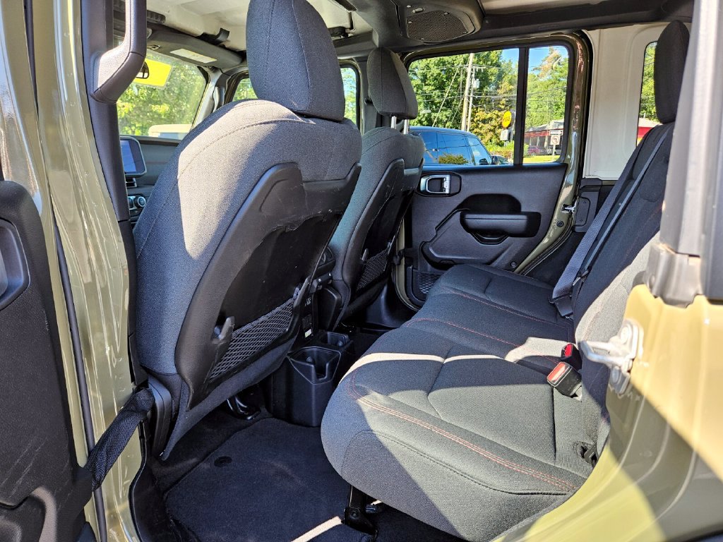 Used 2025 Jeep Wrangler Unlimited Rubicon AWD/4WD image 16