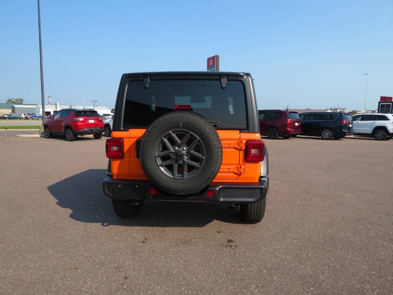 Used 2025 Jeep Wrangler Sport AWD/4WD image 5