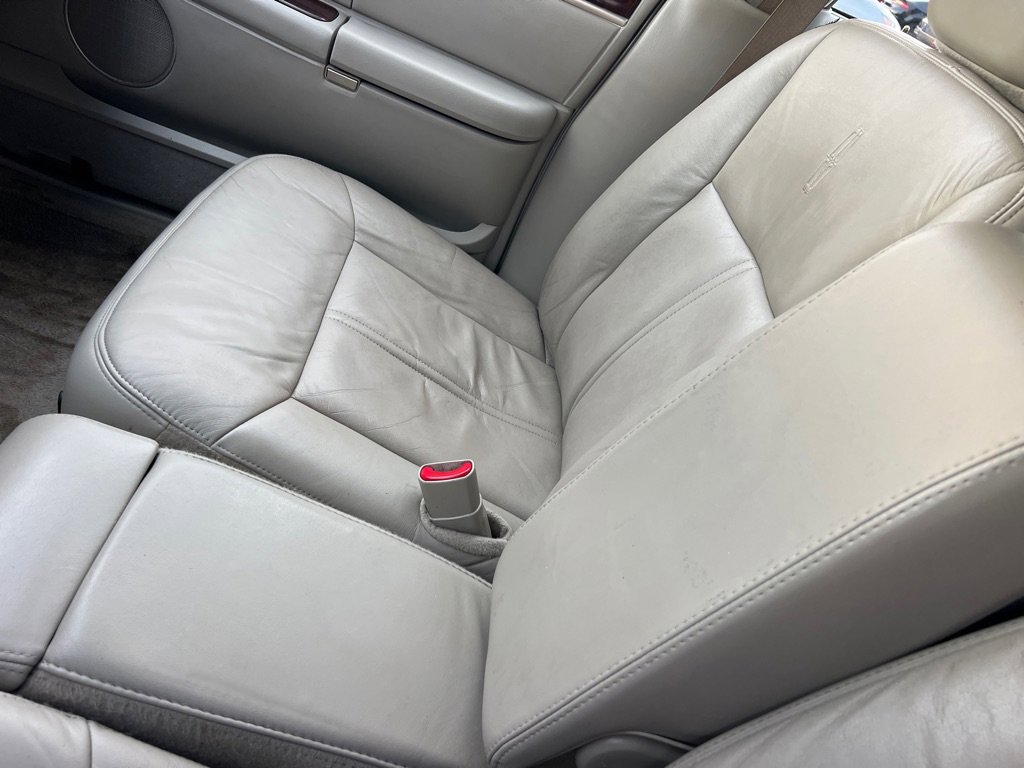 Used 2009 Lincoln Town Car Signature Limited image 30