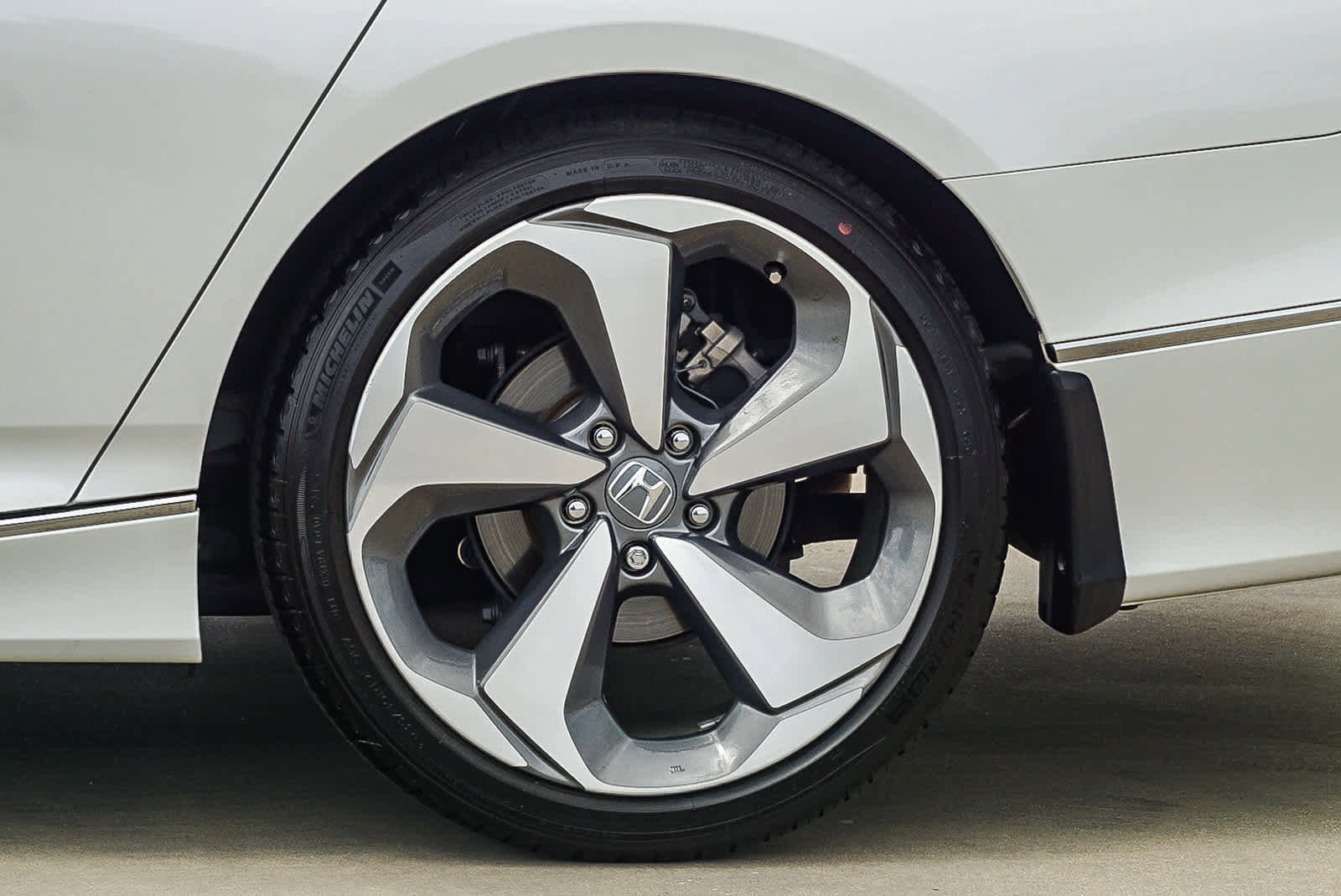 Used 2019 Honda Accord Touring image 10