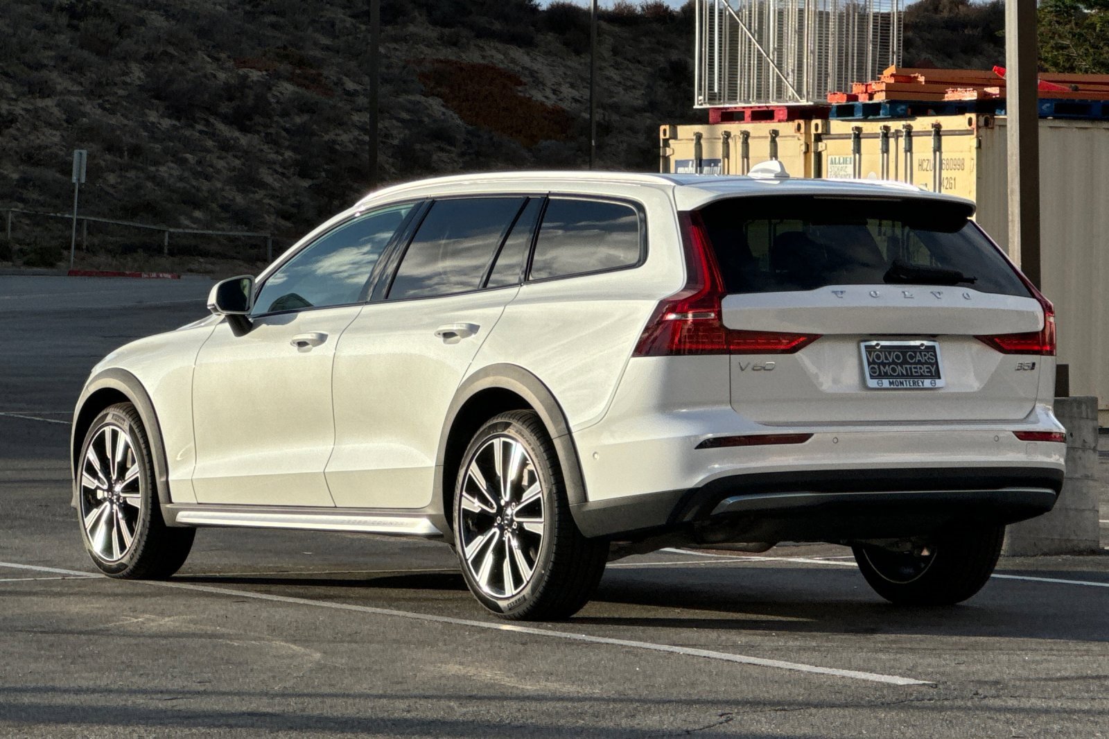 New 2026 Volvo V60 B5 Cross Country Ultra w/ Protection Package Premier image 3