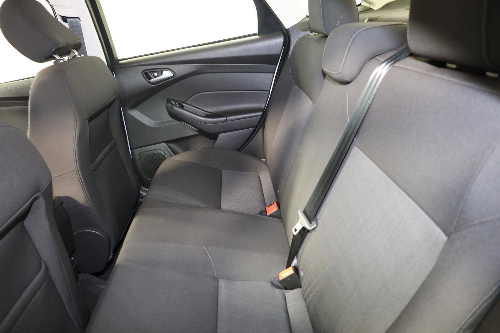 Used 2017 Ford Focus SE FWD image 24