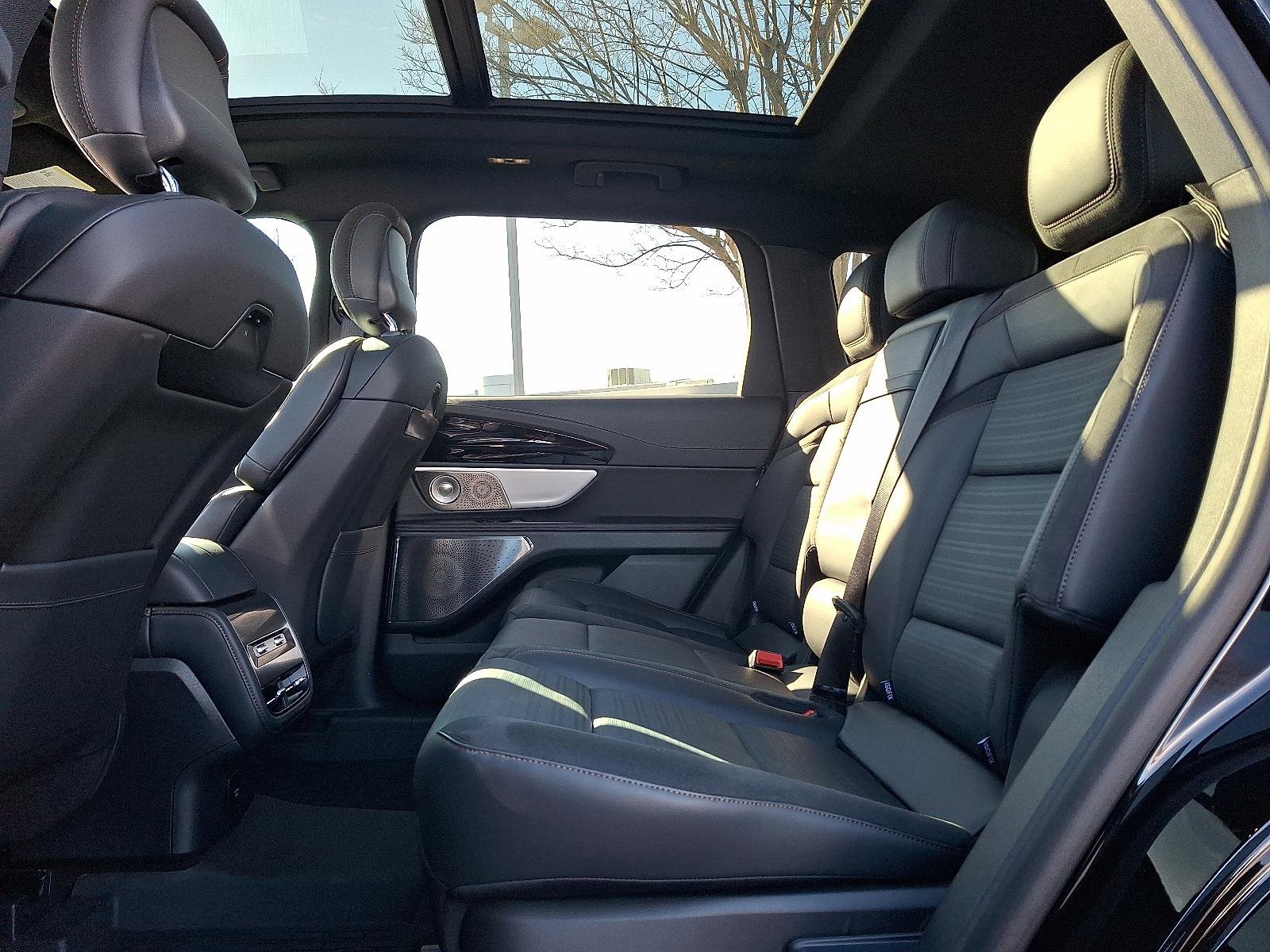 Used 2024 Lincoln Nautilus Reserve w/ Equipment Group 203A image 10