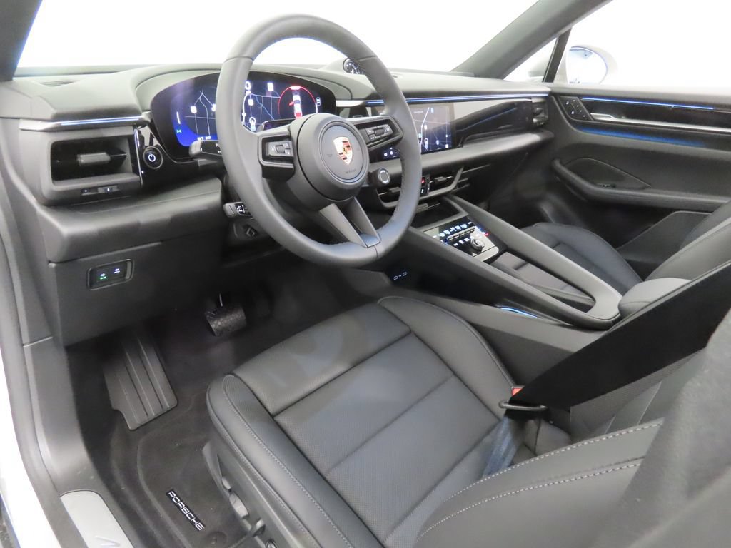 New 2026 Porsche Macan 4 Electric AWD/4WD image 4