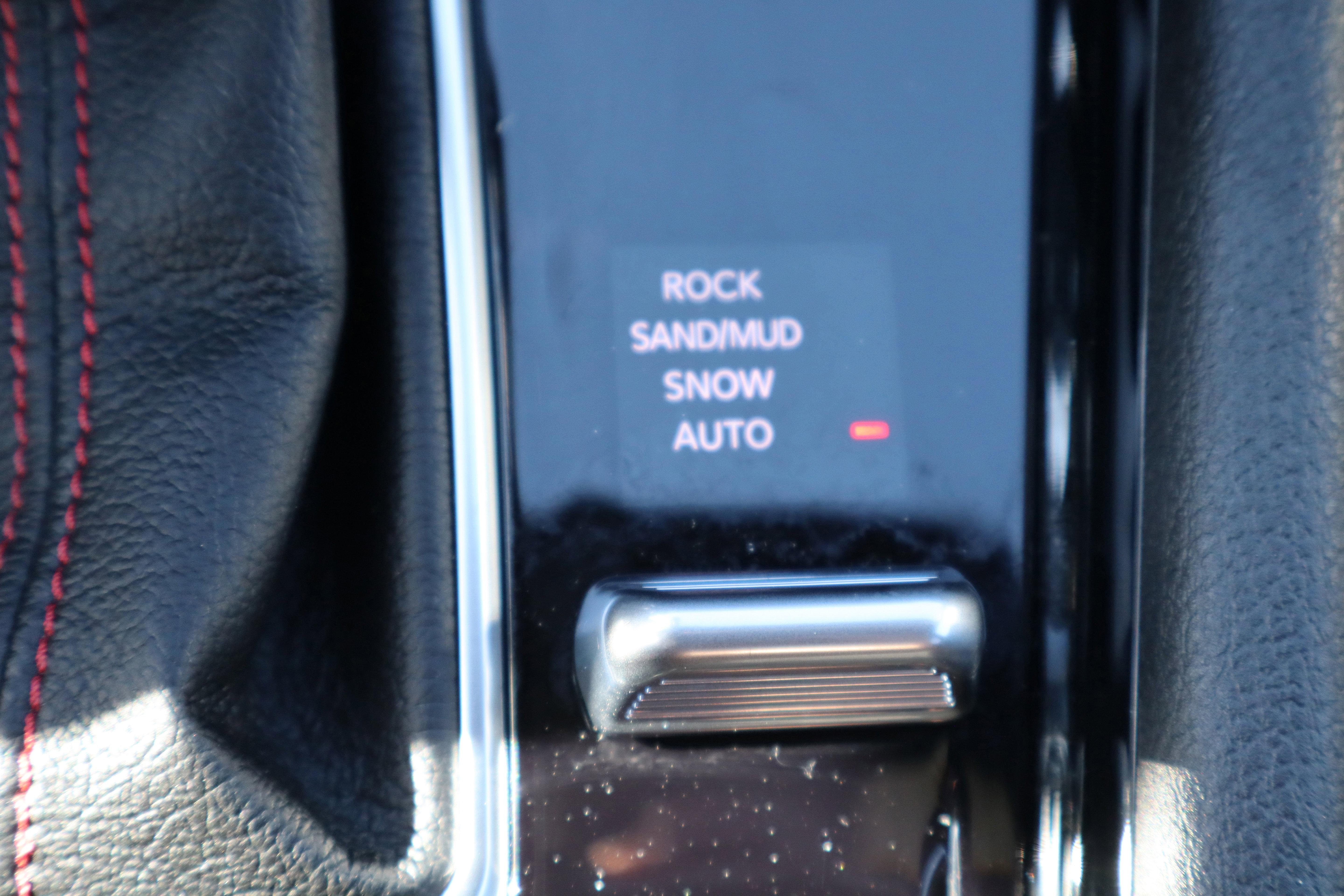 Used 2024 Jeep Compass Trailhawk w/ Trailhawk Convenience Group image 25