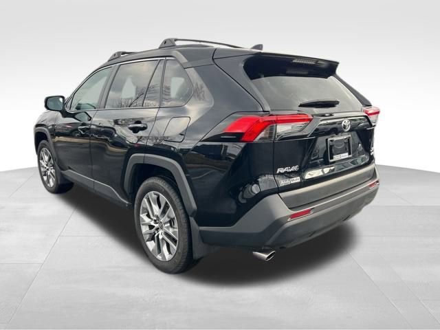 Used 2023 Toyota RAV4 XLE Premium image 5