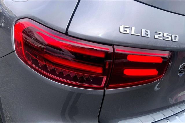 Used 2025 Mercedes-Benz GLB 250 4MATIC image 25