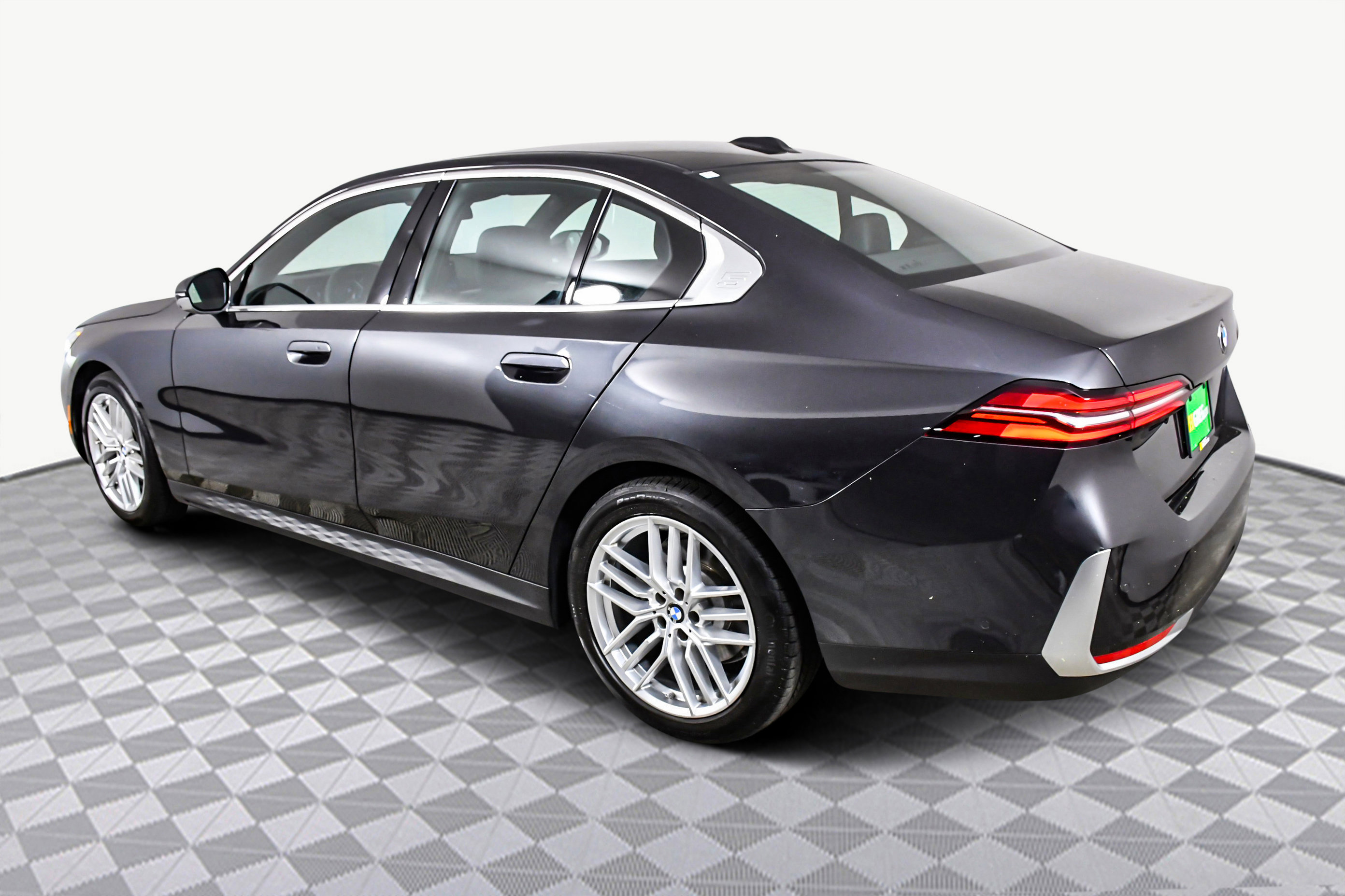 Used 2025 BMW 530i w/ Premium Package image 6