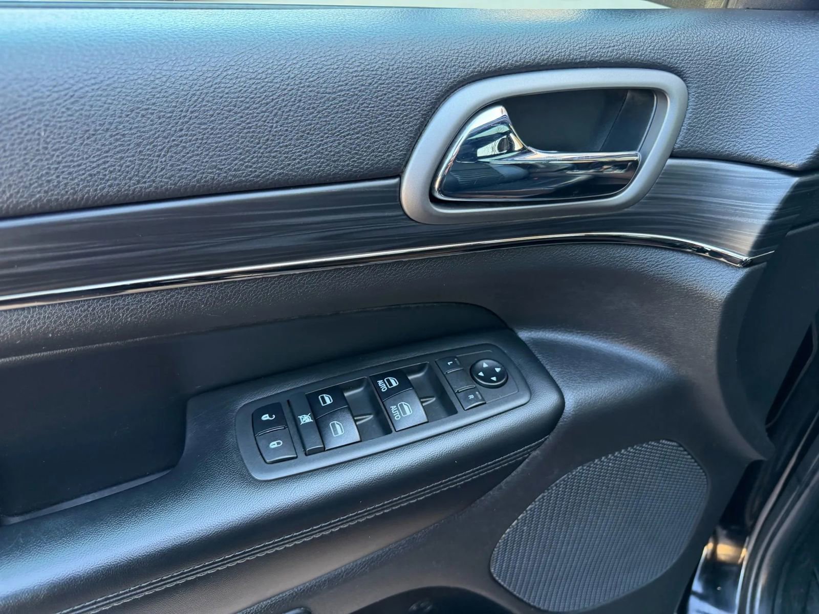 Used 2019 Jeep Grand Cherokee Limited X image 24