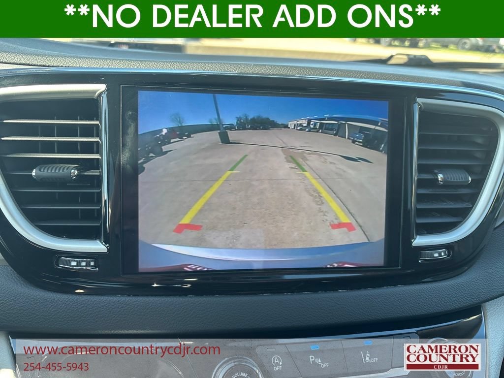 Used 2023 Chrysler Pacifica Touring-L FWD image 20