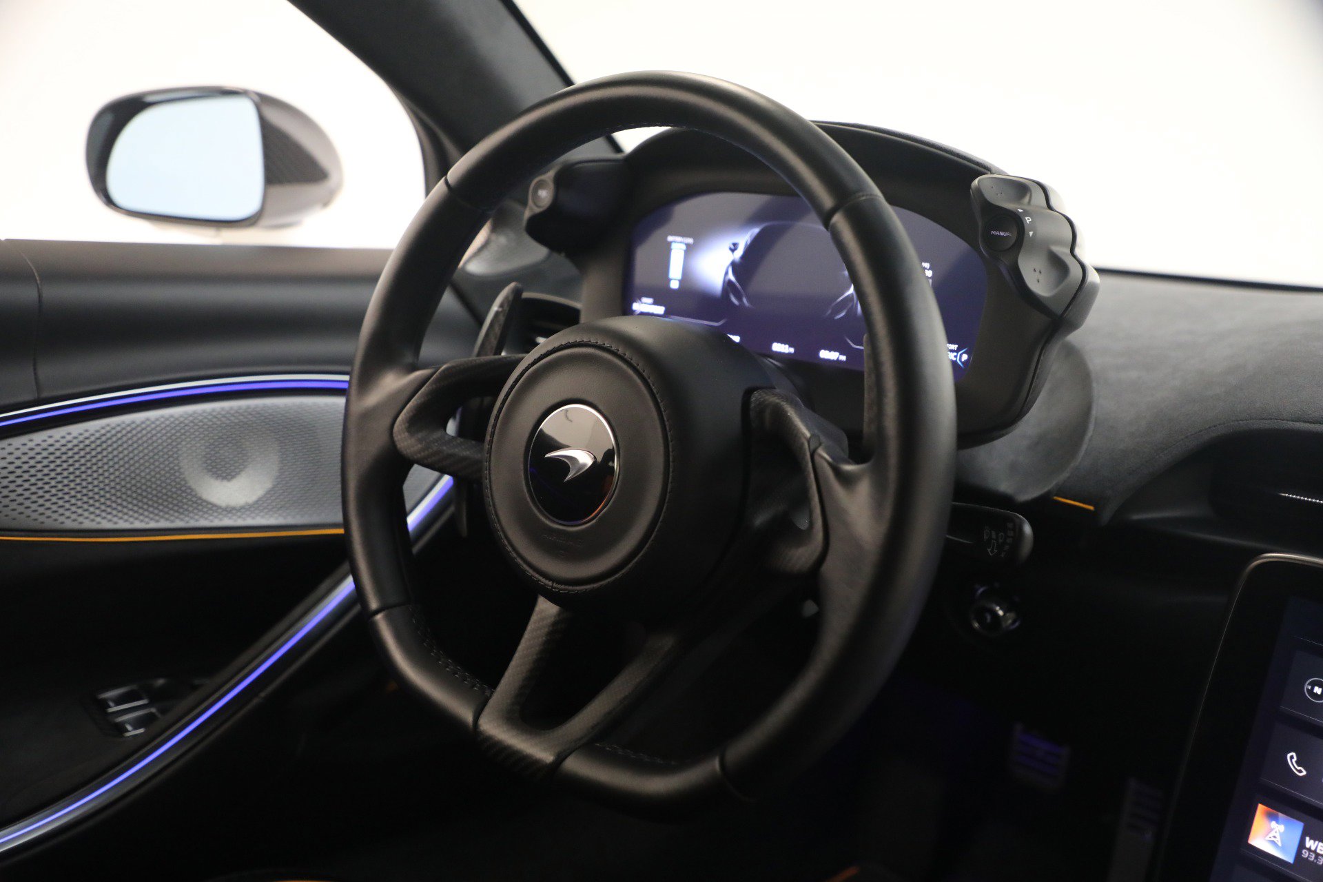 Used 2023 McLaren Artura RWD image 28