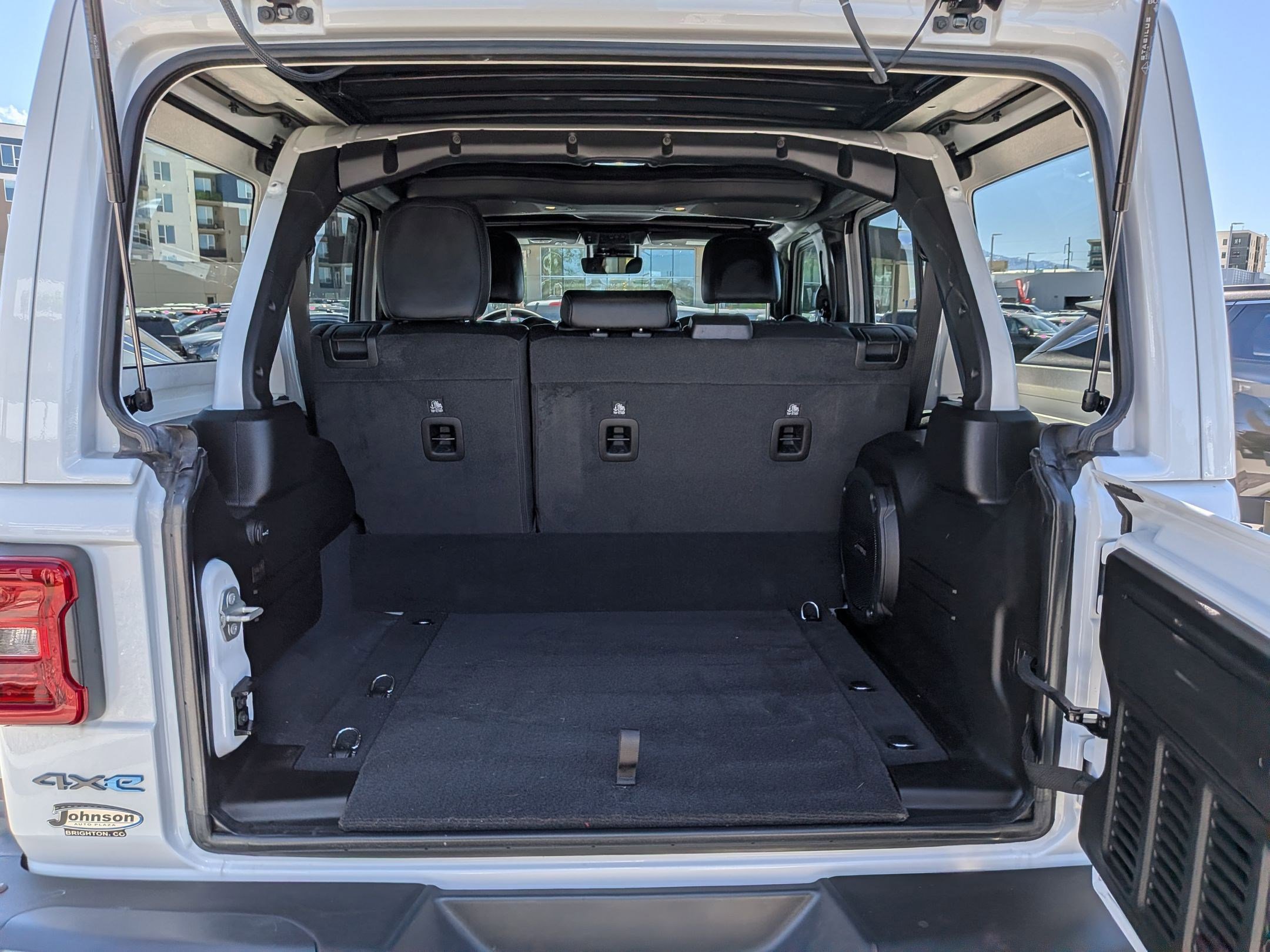 Used 2024 Jeep Wrangler Unlimited Rubicon 4xe AWD/4WD image 29