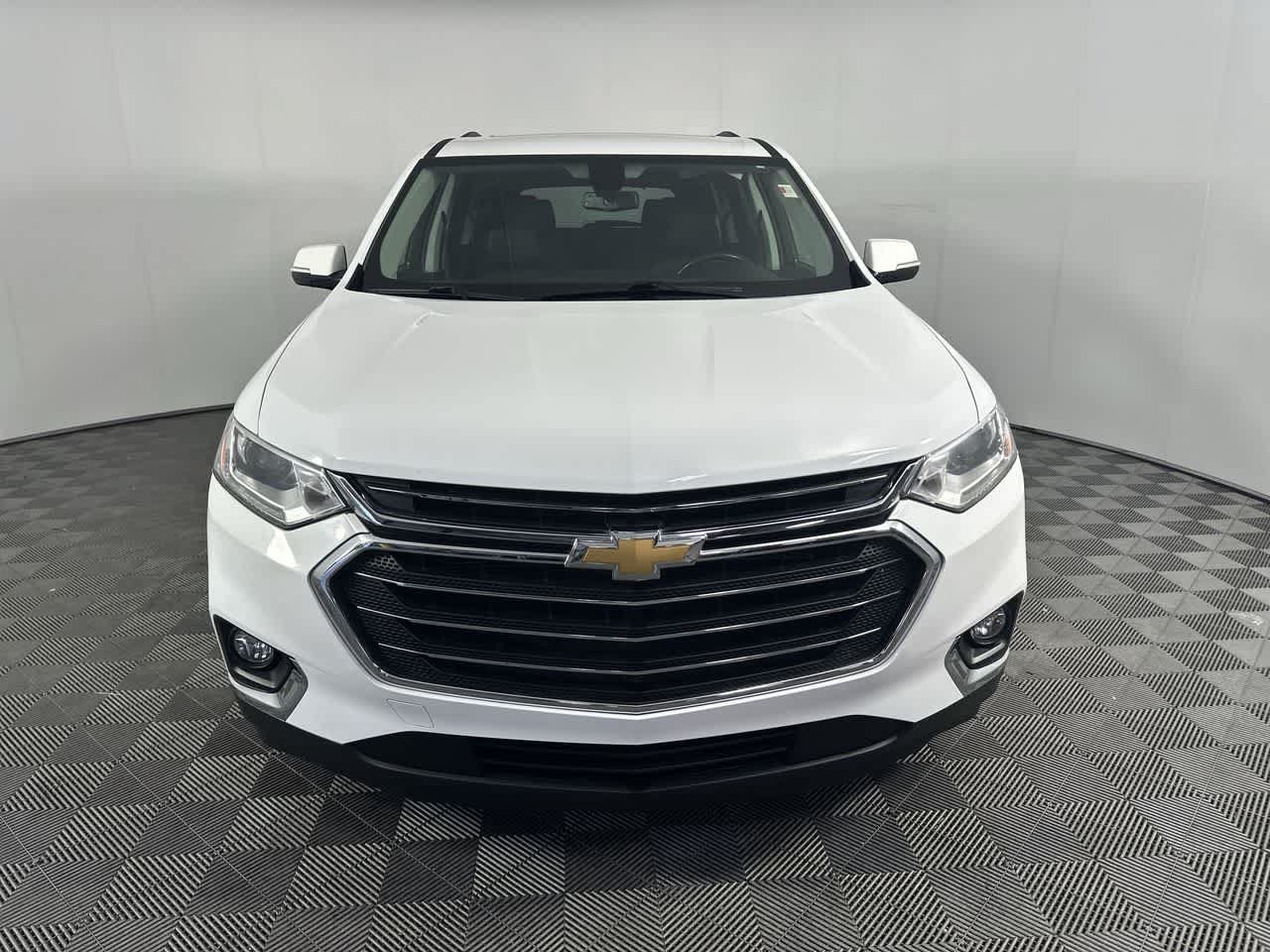 Used 2019 Chevrolet Traverse LT w/ LT Premium Package AWD/4WD image 3