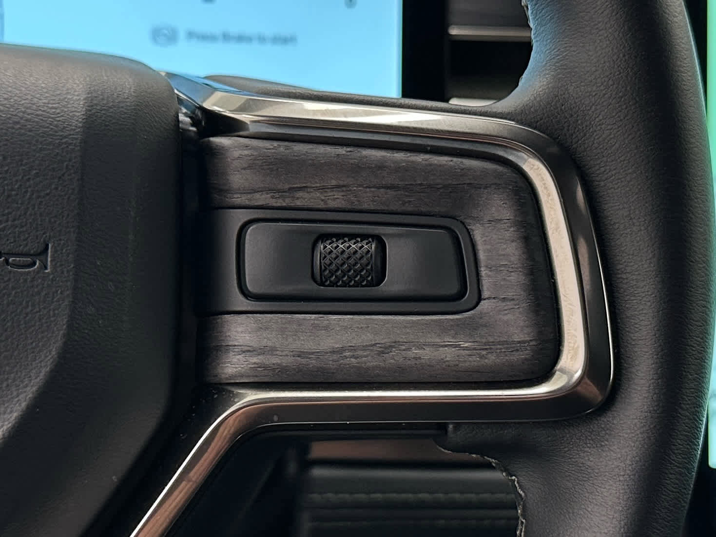 Used 2025 Rivian R1S Adventure image 28