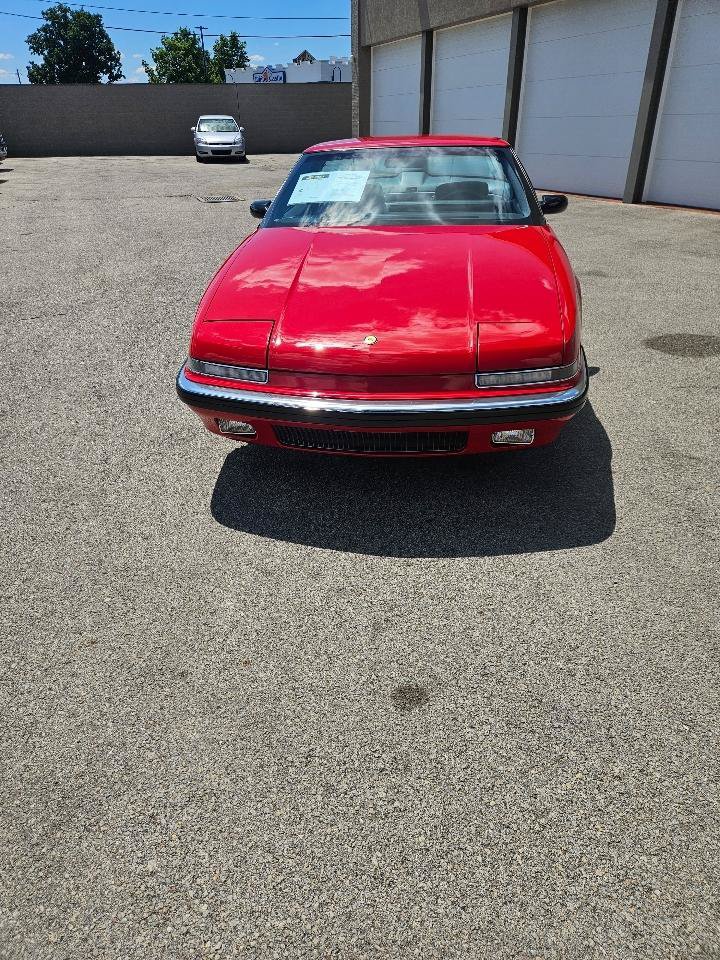 Used 1988 Buick Reatta Coupe FWD image 3