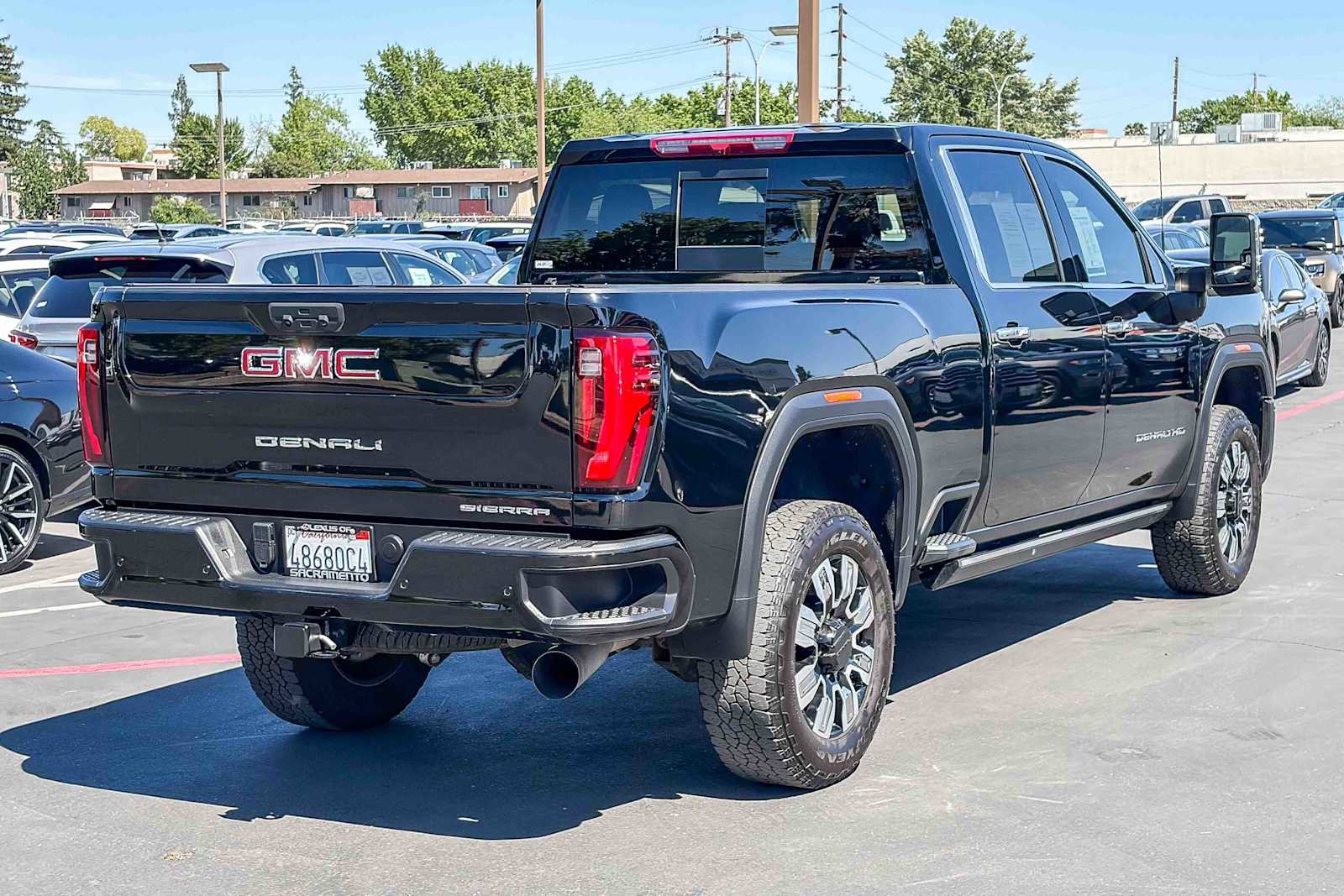 Used 2025 GMC Sierra 2500 Denali image 4
