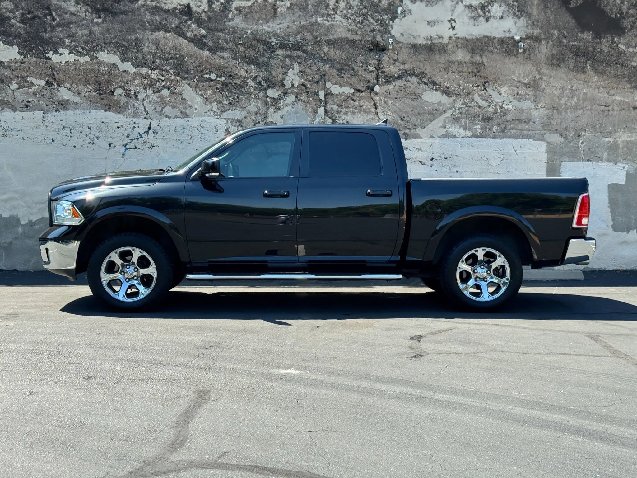 Used 2017 RAM 1500 Laramie image 8