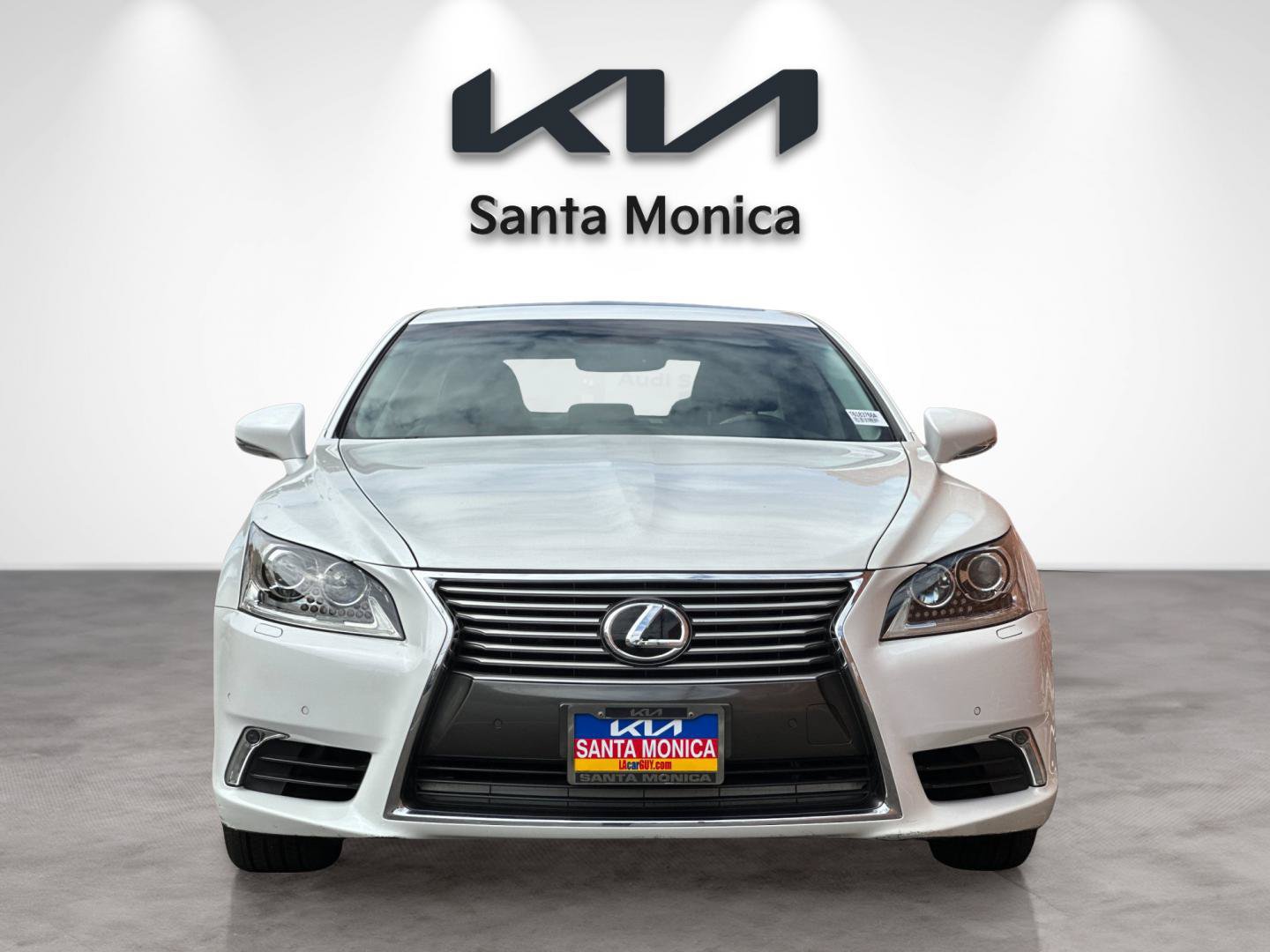 Used 2015 Lexus LS 460 w/ Comfort Package RWD image 9
