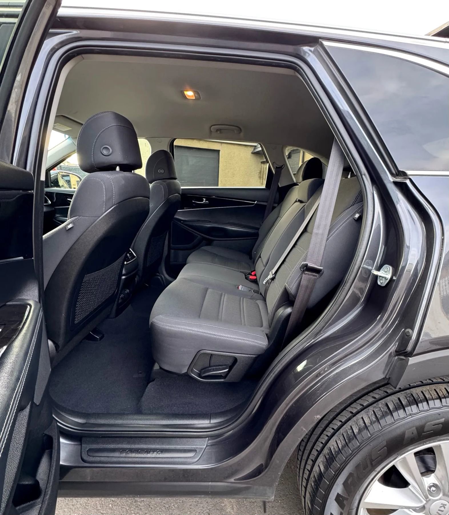 Used 2017 Kia Sorento LX image 17