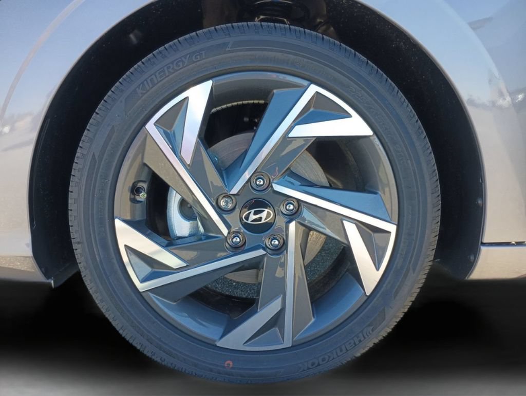 Certified 2024 Hyundai Elantra Limited FWD image 32