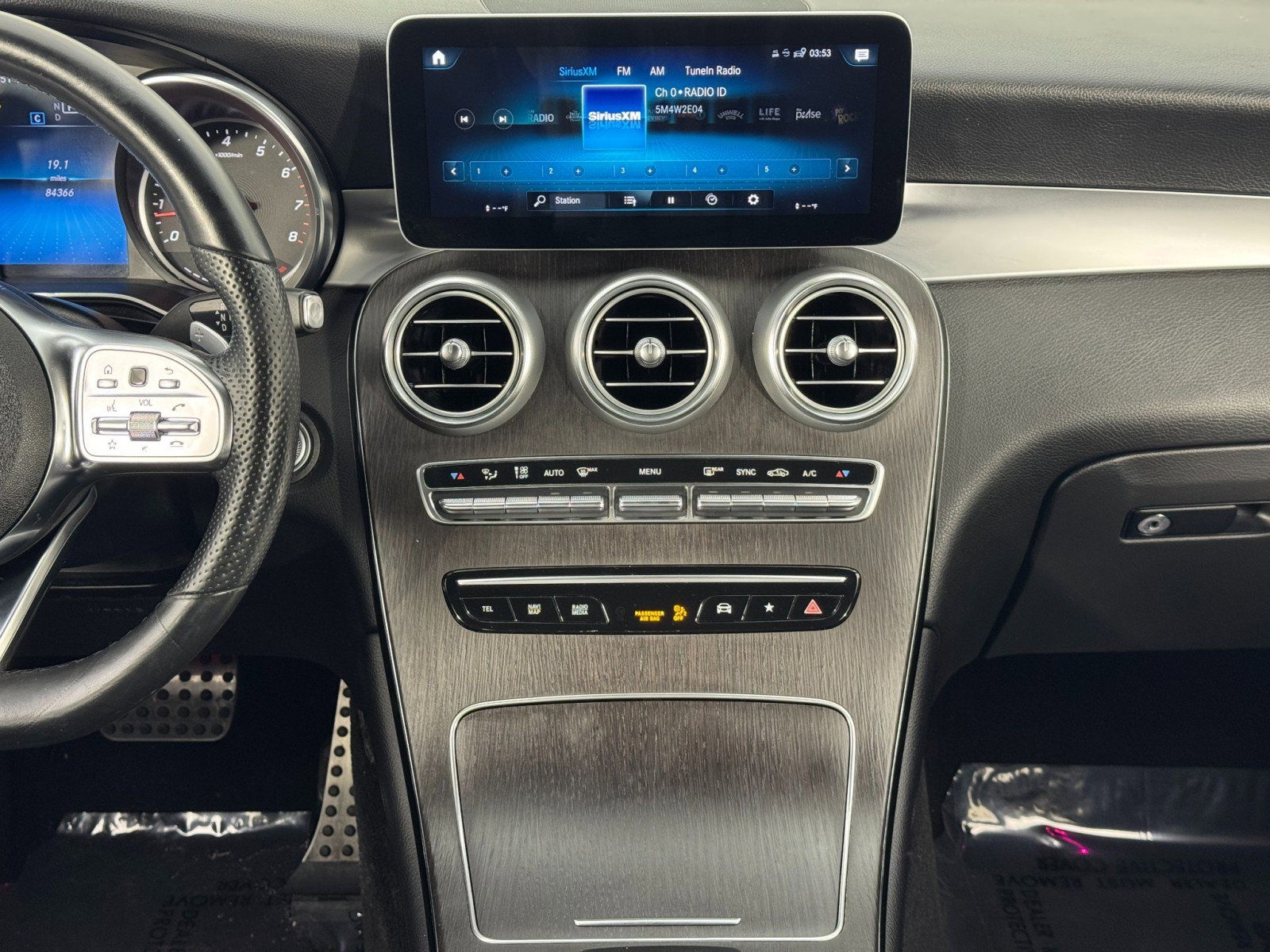 Used 2022 Mercedes-Benz GLC 300 4MATIC w/ AMG Line image 23