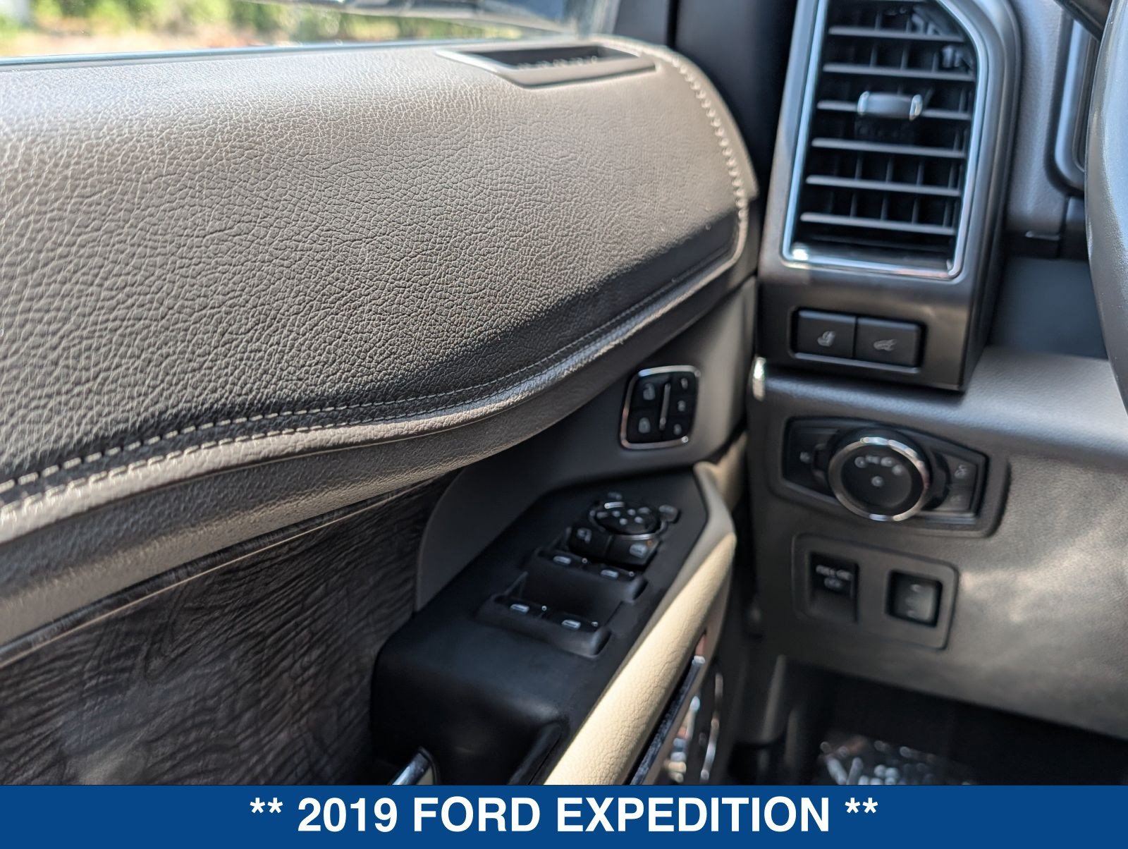 Used 2019 Ford Expedition Limited RWD image 27