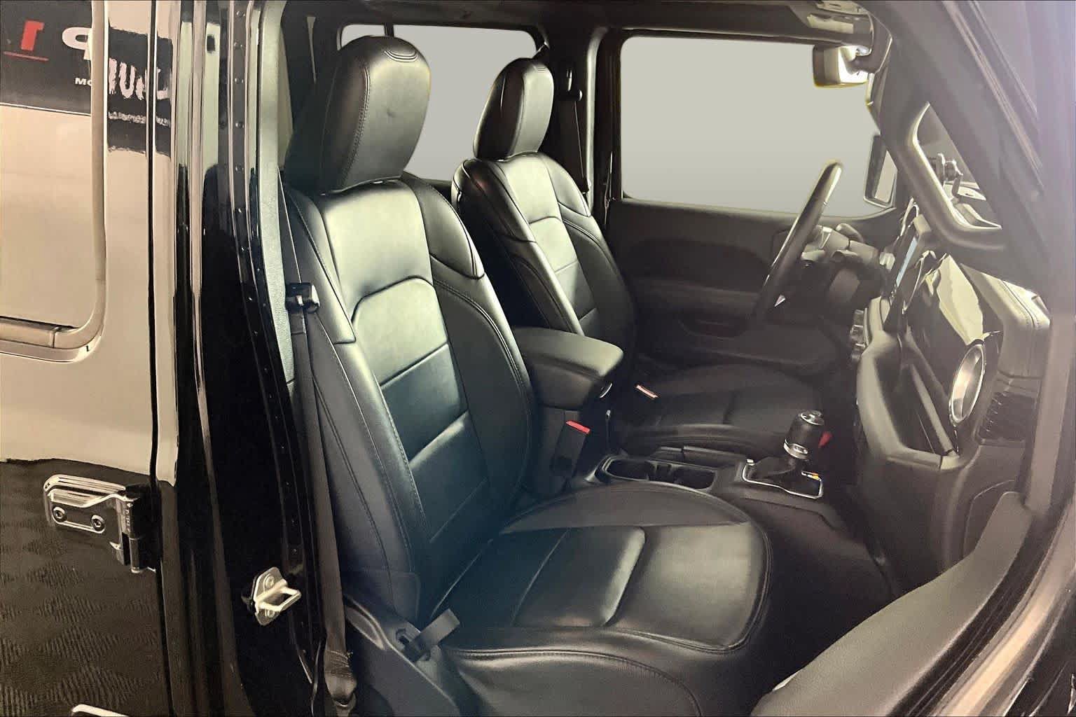 Used 2023 Jeep Wrangler Unlimited Sahara AWD/4WD image 9
