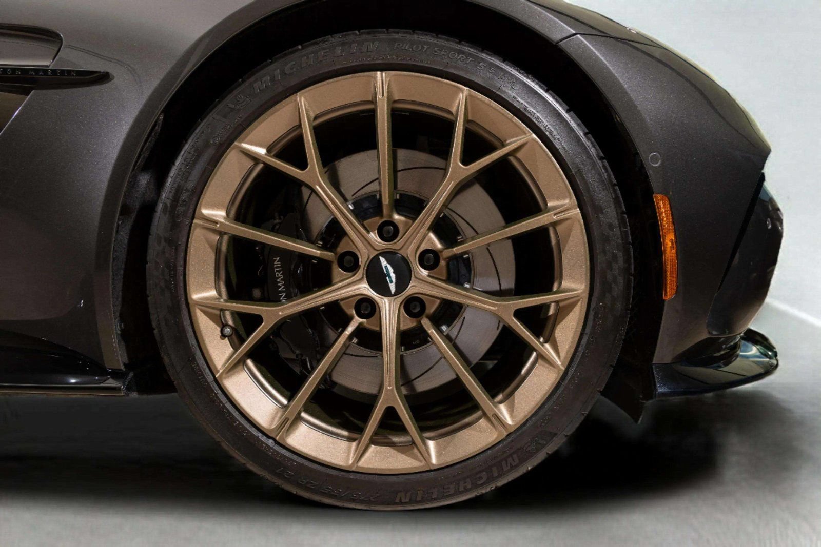 Used 2025 Aston Martin V8 Vantage Coupe RWD image 42