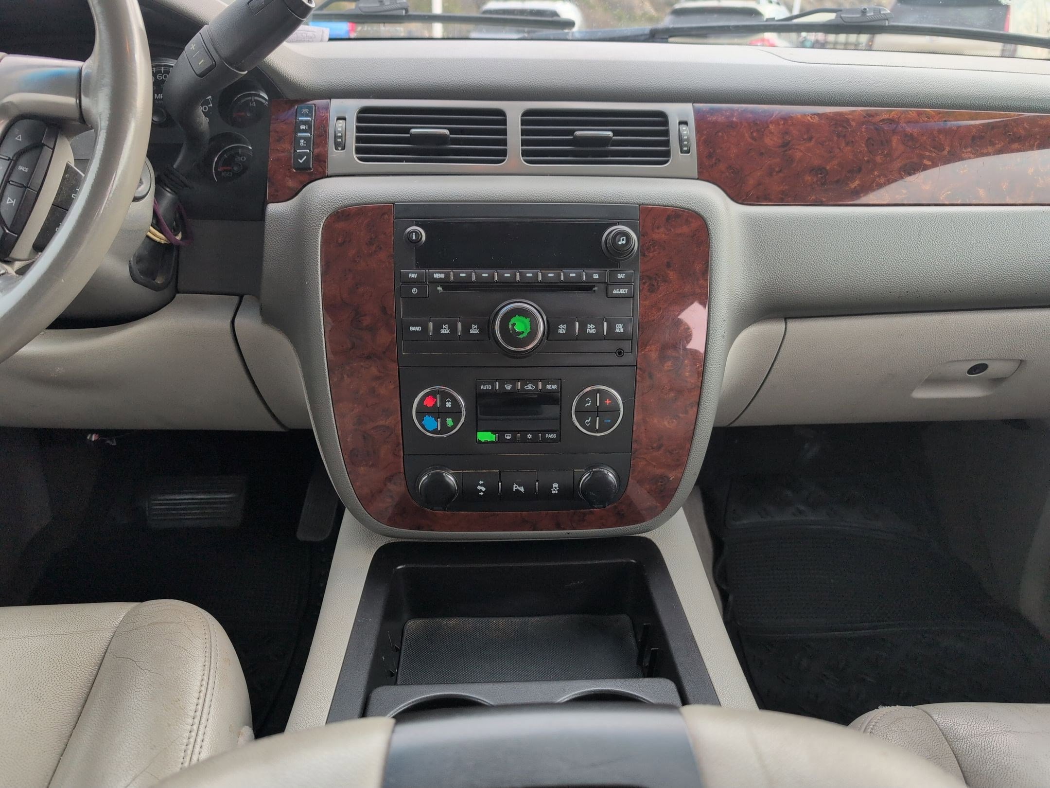 Used 2012 Chevrolet Suburban LT image 15