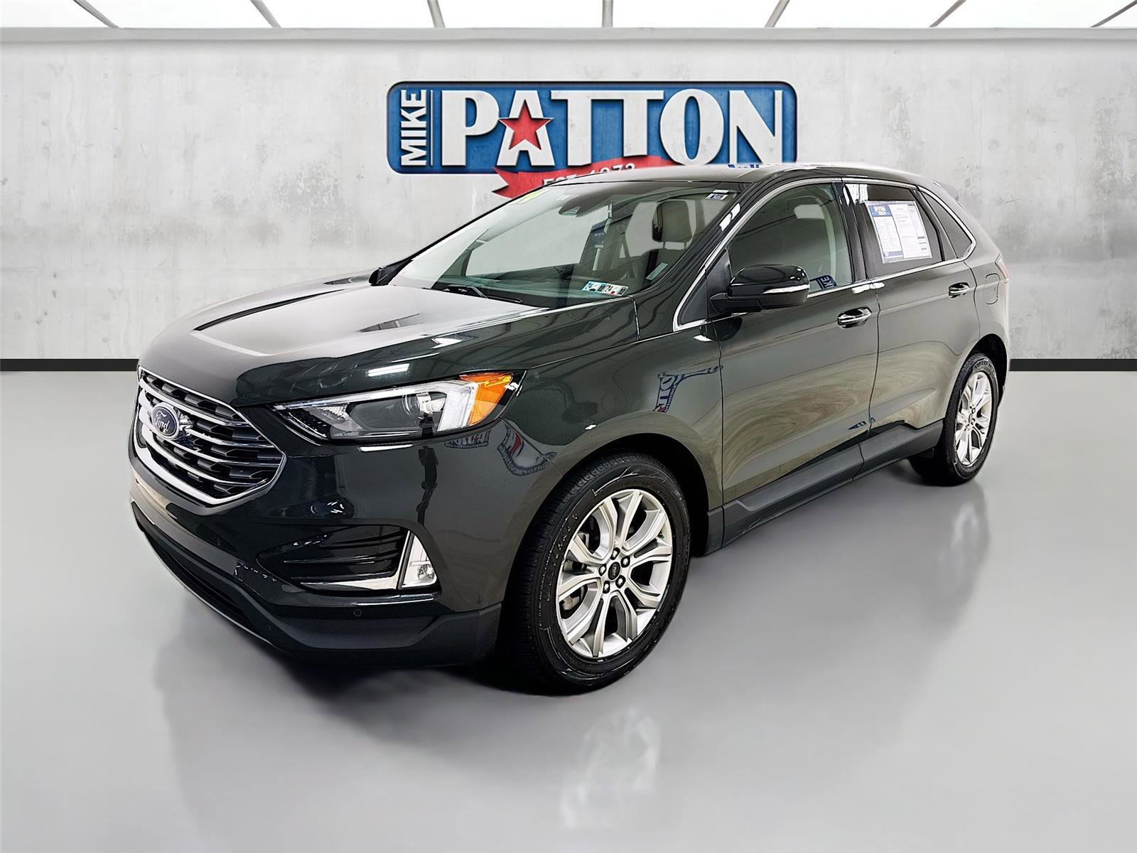 Used 2024 Ford Edge Titanium image 3