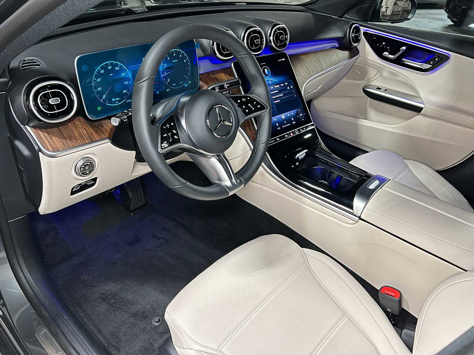 Used 2025 Mercedes-Benz C 300 4MATIC Sedan image 25