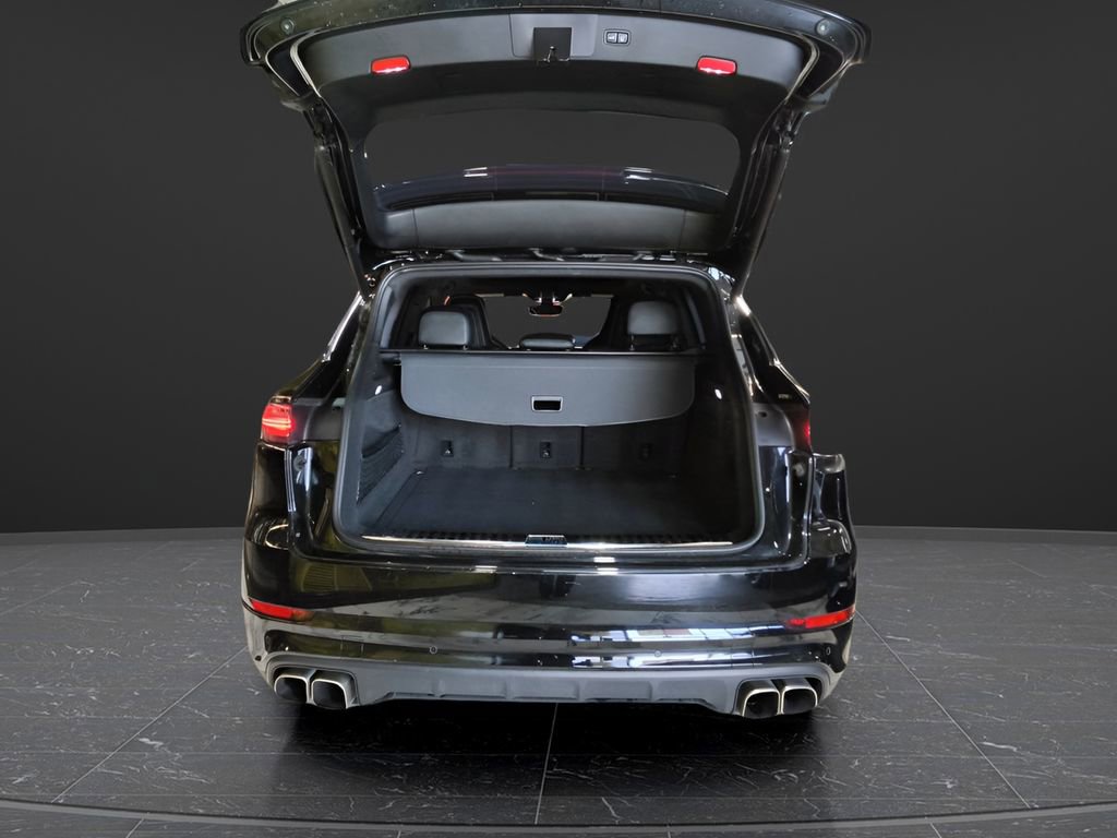 Used 2023 Porsche Cayenne Turbo image 7