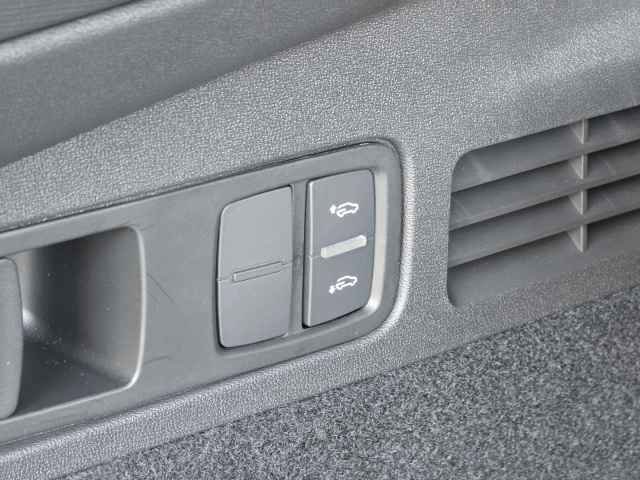 New 2025 Audi SQ5 Prestige image 24