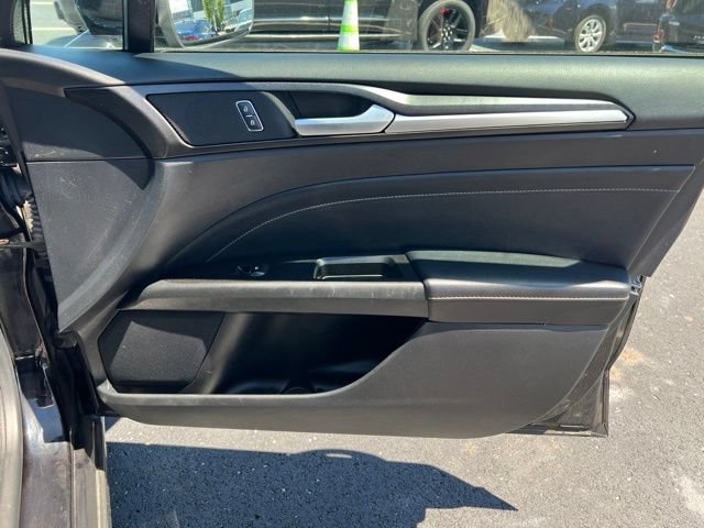 Used 2020 Ford Fusion Titanium AWD/4WD image 35