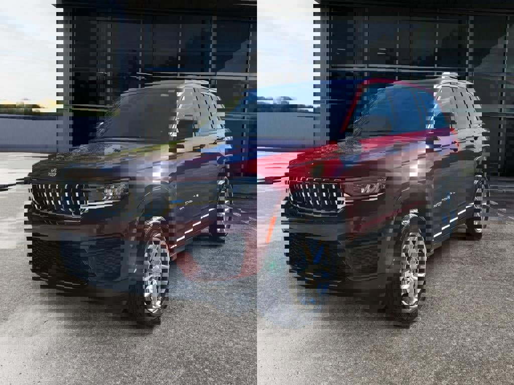 New 2025 Jeep Grand Cherokee Laredo X w/ Luxury Tech Group I image 3