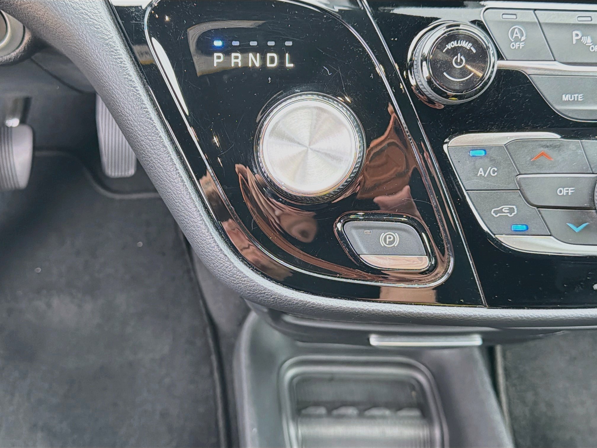 Used 2025 Chrysler Pacifica Select FWD image 16