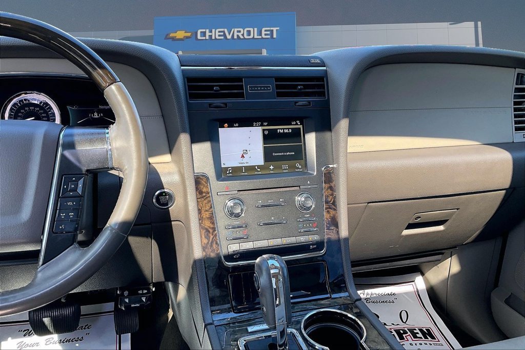 Used 2016 Lincoln Navigator L Select RWD image 10