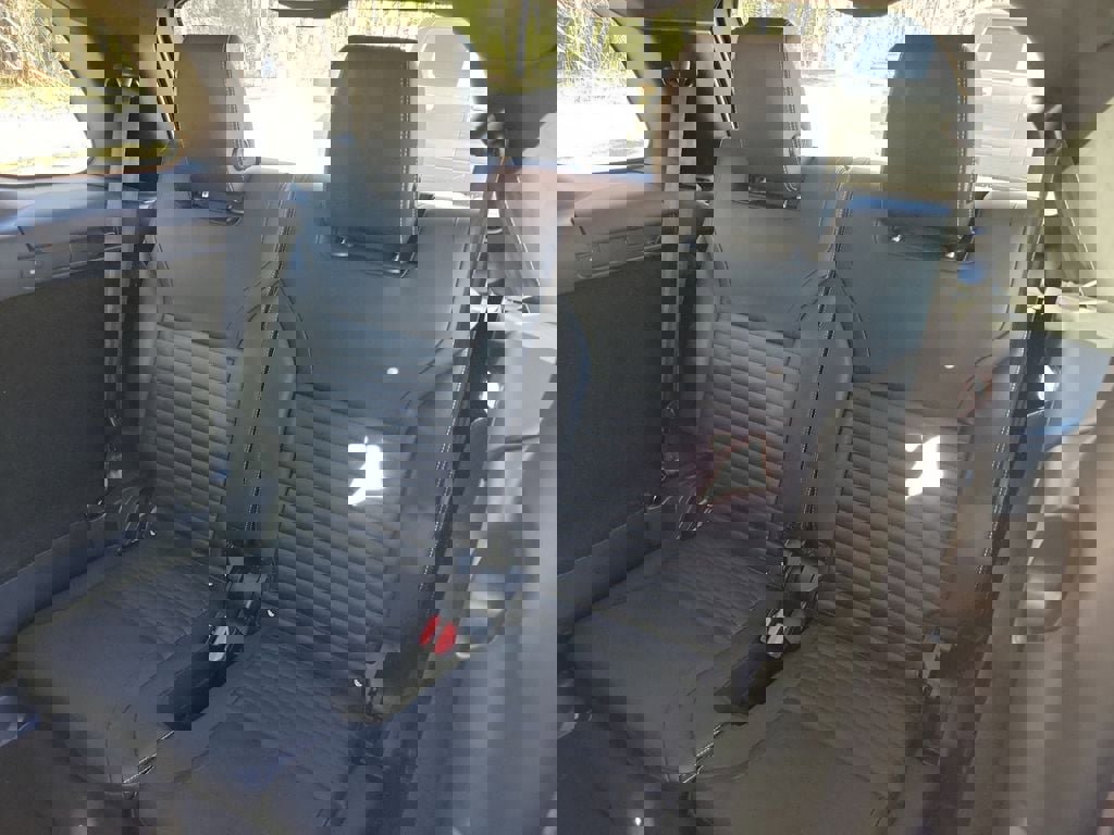 New 2024 Land Rover Discovery Metropolitan Edition image 27