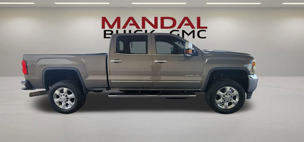 Used 2017 GMC Sierra 2500 SLT w/ Duramax Plus Package AWD/4WD image 4