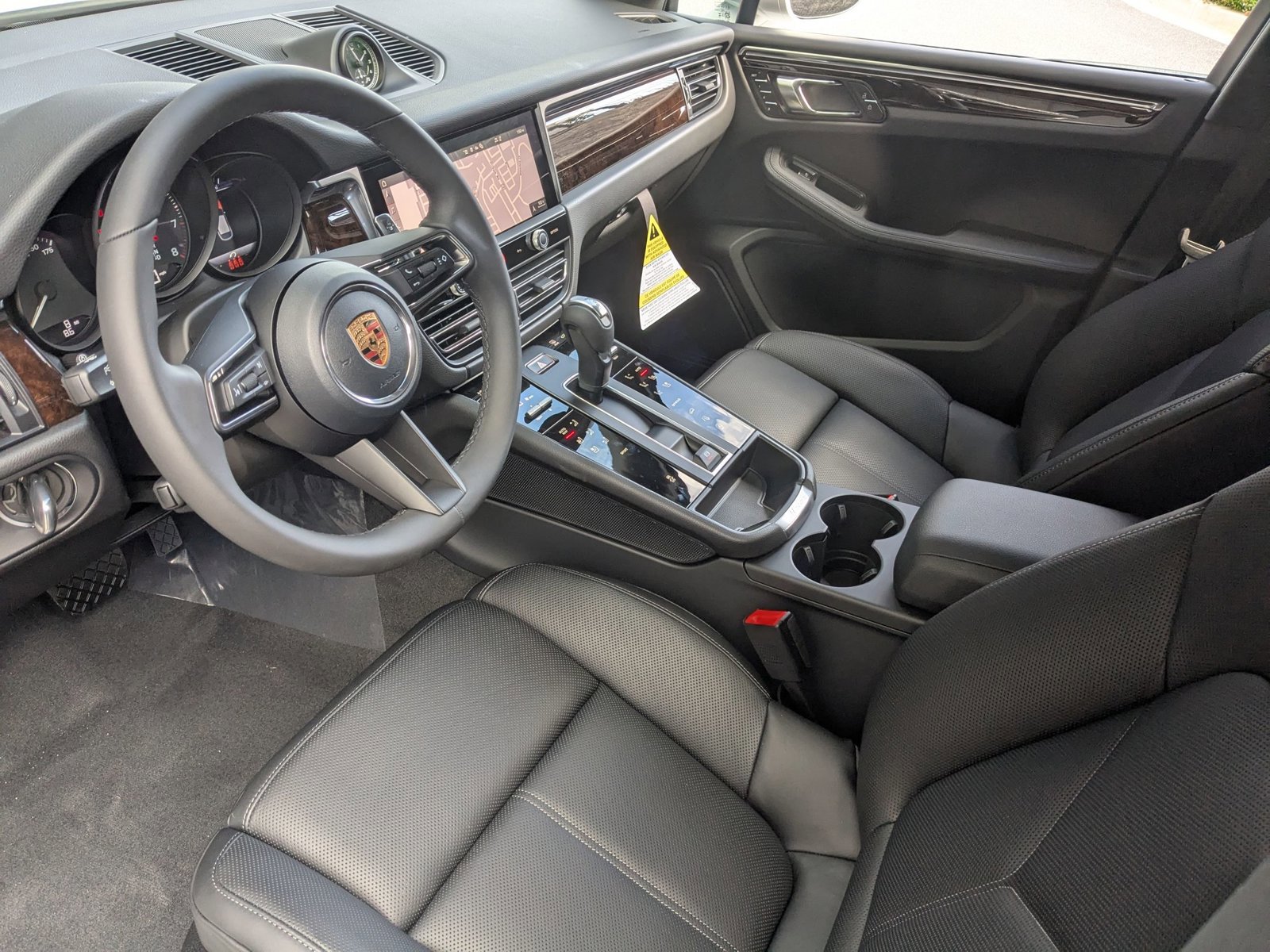 Certified 2026 Porsche Macan AWD/4WD image 4