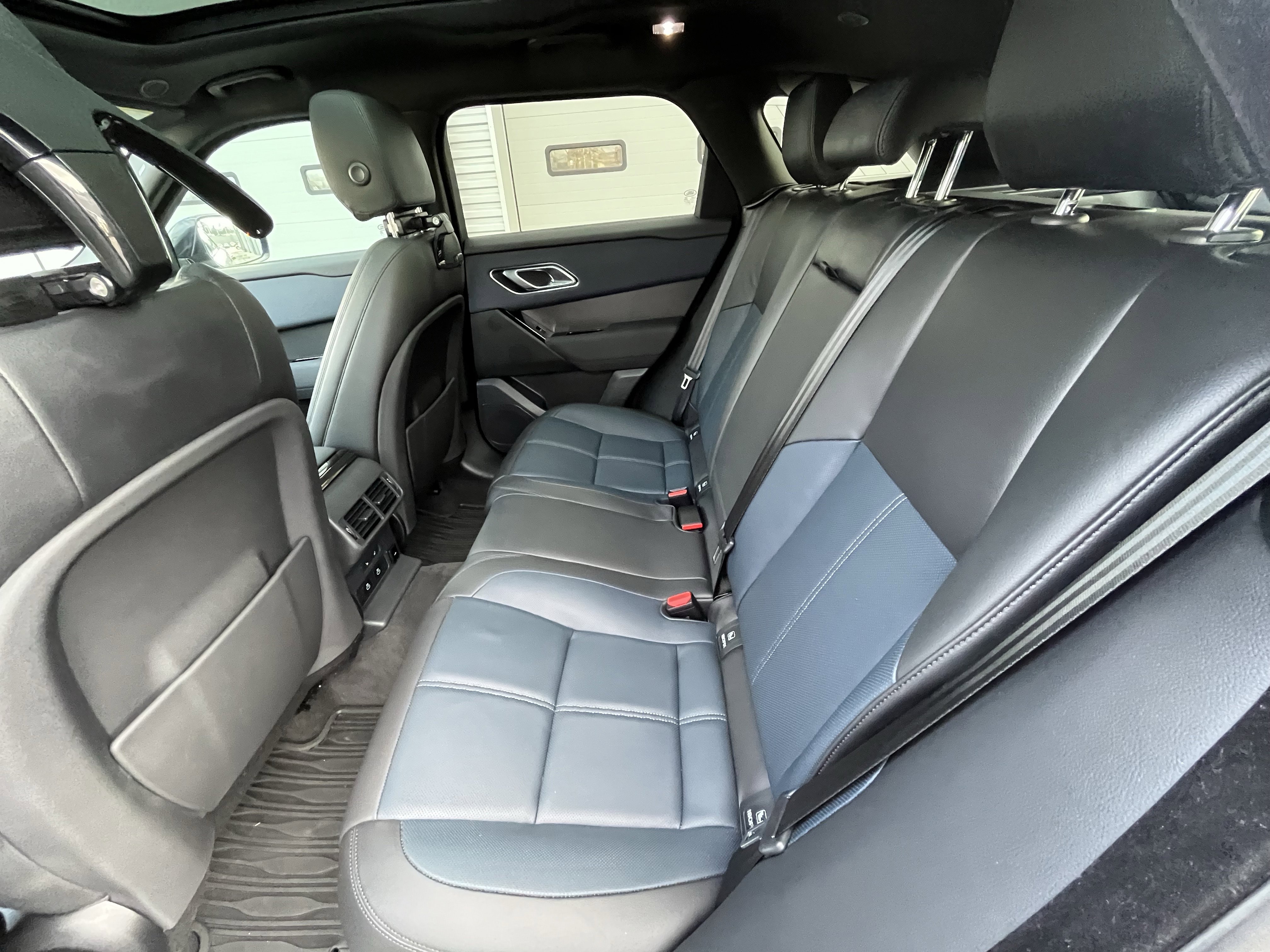 Certified 2024 Land Rover Range Rover Velar Dynamic SE image 29