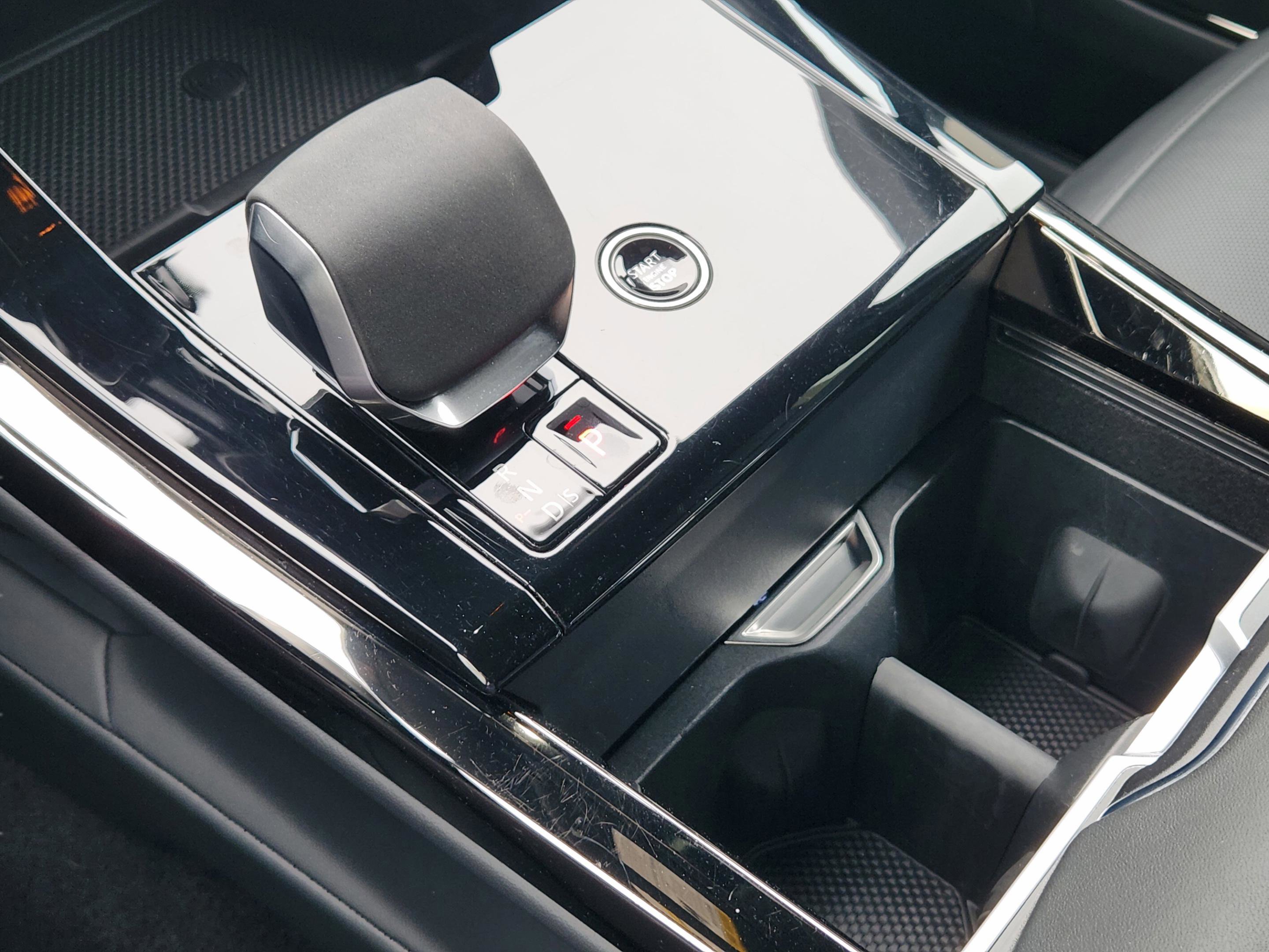 Used 2025 Land Rover Range Rover Sport SE AWD/4WD image 19