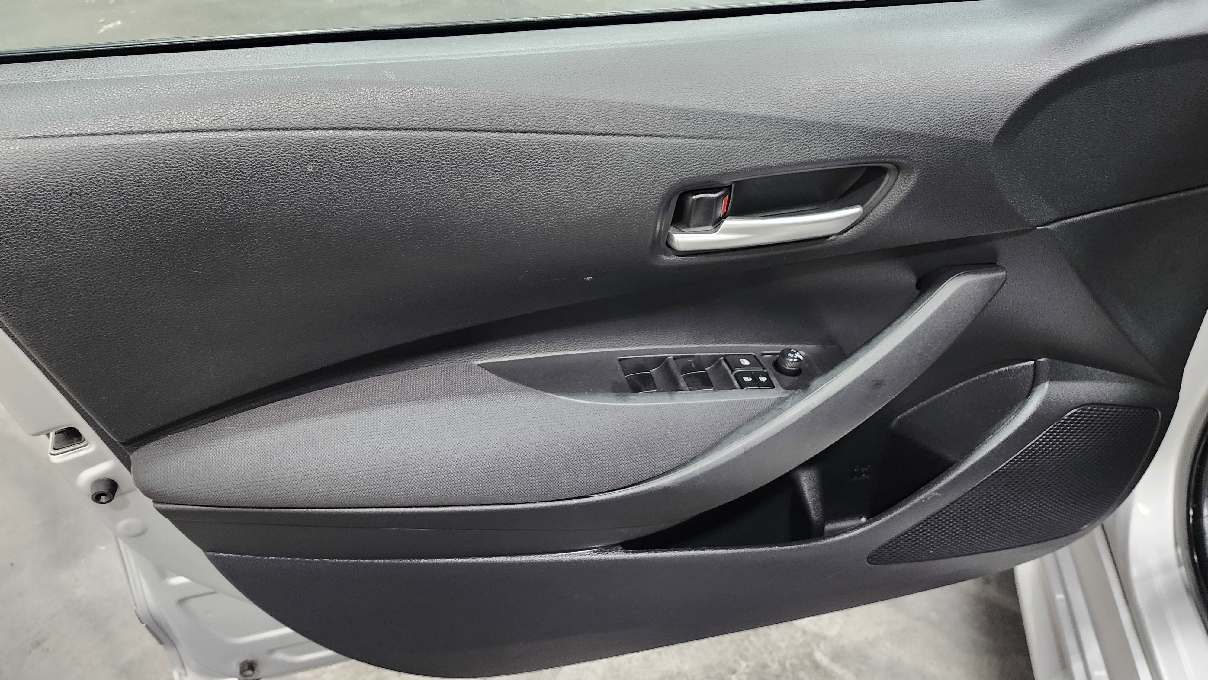 Used 2021 Toyota Corolla LE image 22