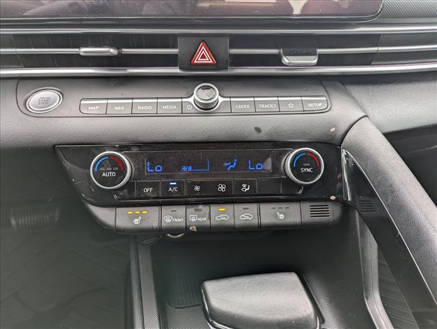 Used 2025 Hyundai Elantra SEL FWD image 18